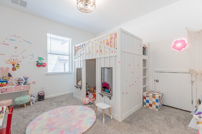 Building Photo - 2332 Giona Pl