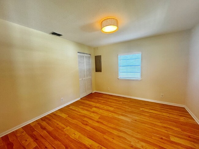 Building Photo - Newly remodeled Licolnville cottage in historic downtown St. Augustine