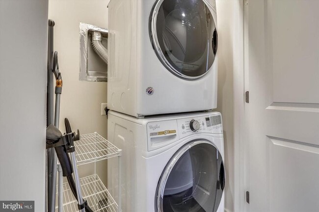 Building Photo - 8060 Red Hook St