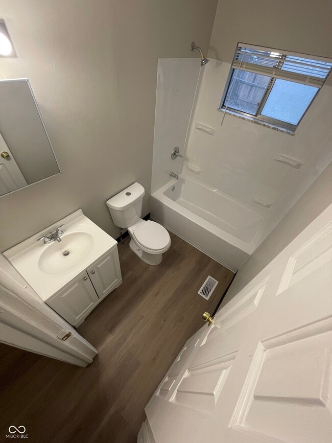 Building Photo - 2948 Roberta Dr