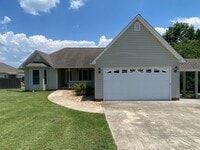 Building Photo - 3 Bedroom 2 Bath house with attached garag...