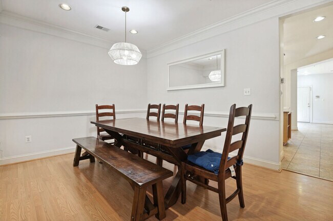 Building Photo - 557 Longhorn Crescent