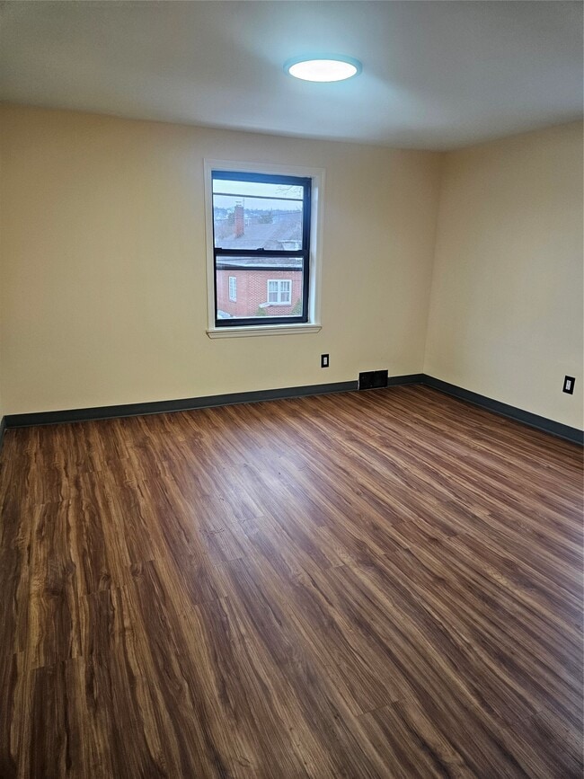 Building Photo - 106 Hayes Ave