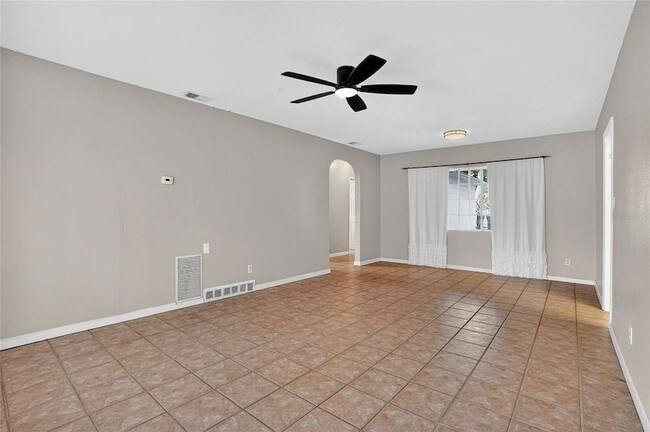 Building Photo - 755 Alamanda Way S