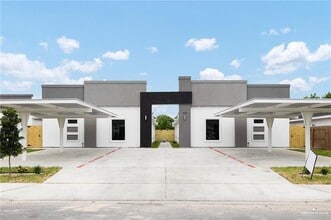 Building Photo - 20 Acacia St