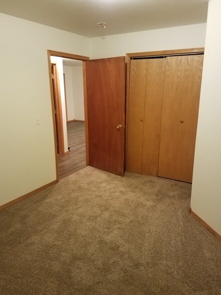 2 upstairs bedrooms - 1616 Lake Elmo Dr