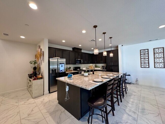 Building Photo - Elegant 4 Bedroom, 4.5 Bathroom Home with ...