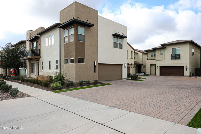 Building Photo - 1830 S Follett Way