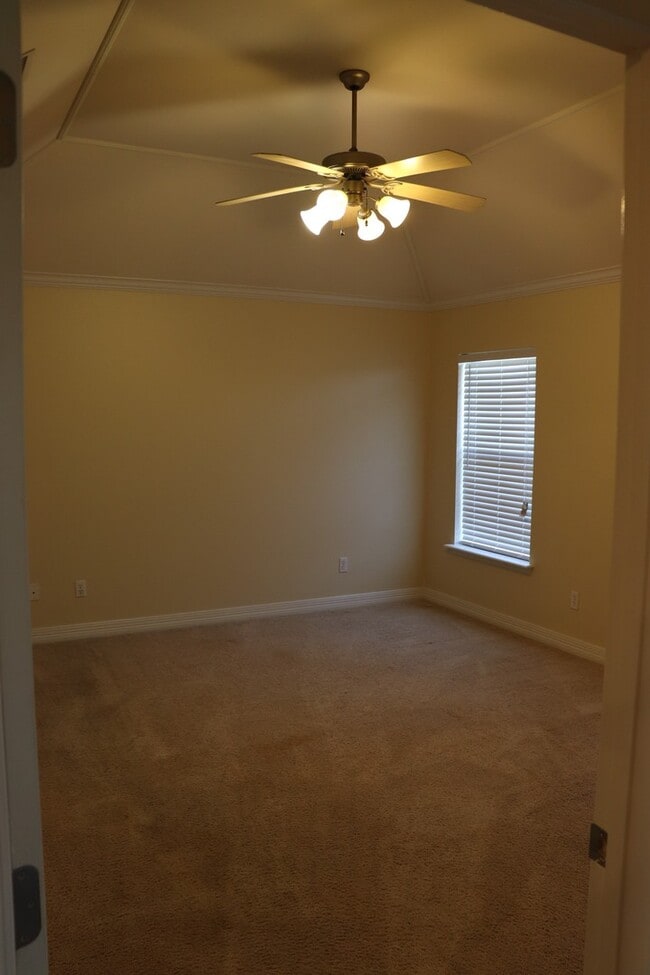 Building Photo - Lovely 3 bedroom 2 bath home for lease in ...