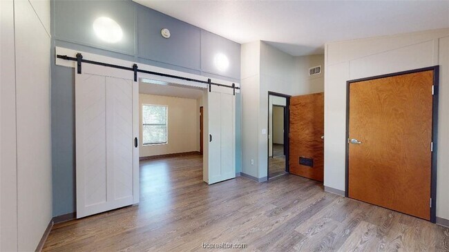 Building Photo - 5585 Straub Rd