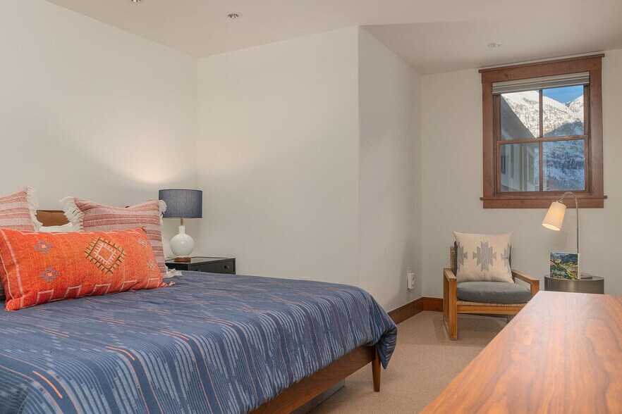 Building Photo - 230 S Pine St