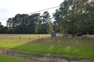 Building Photo - 9902 Trailway Dr