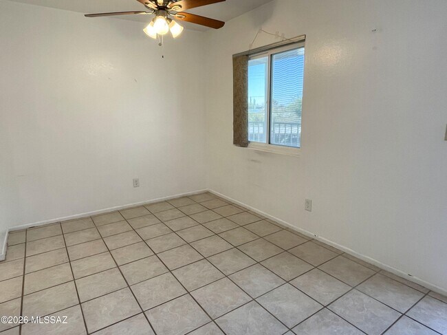 Building Photo - 822 S Langley Ave