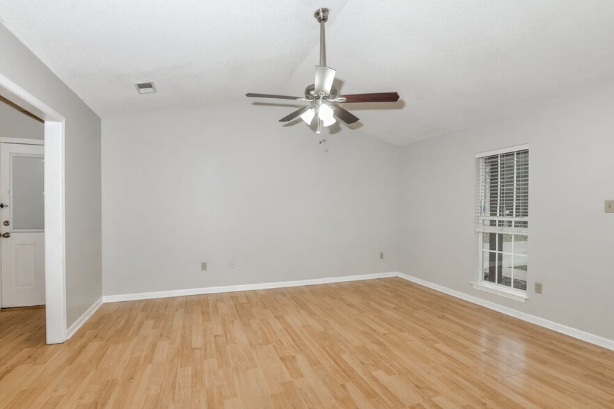 Building Photo - 5850 Waverly Dr