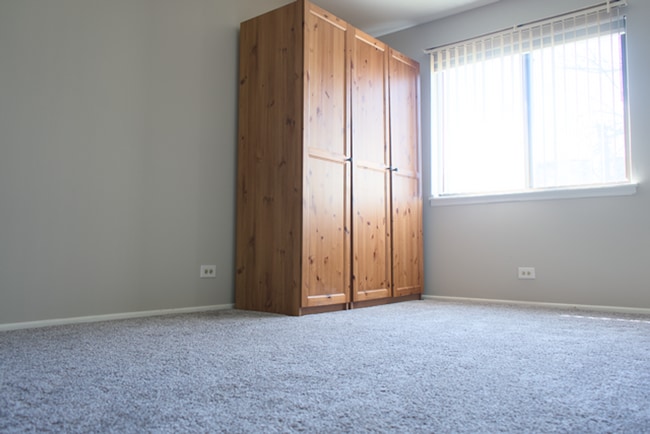 Building Photo - Wheeling, Lexington Commons 2BR/2BA 1 Garage & 2 Pools!