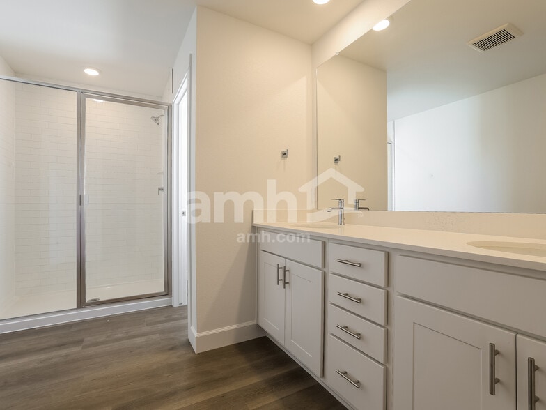 Building Photo - 10061 Potomac St