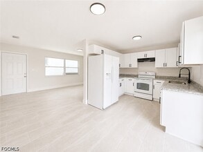 Building Photo - 5422 Ninth Ave