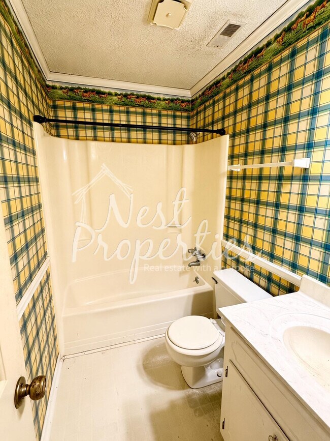 Building Photo - 325 Southampton Dr