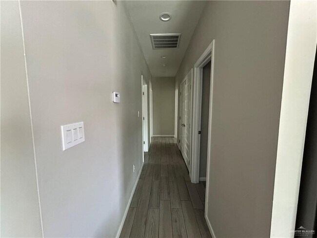 Building Photo - 16 Swallow Ave