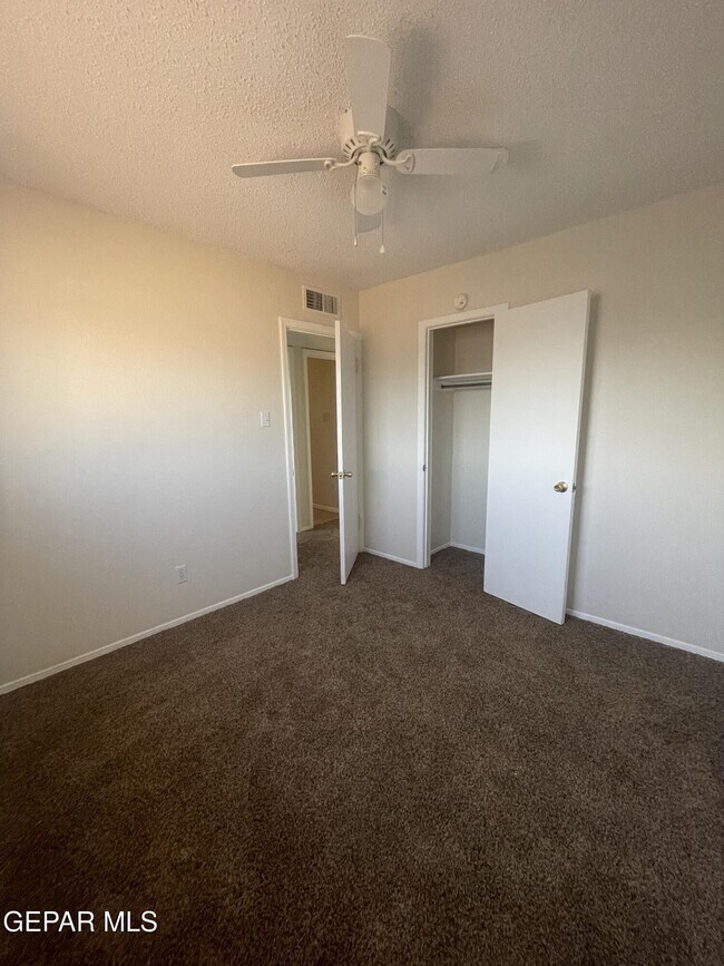 Building Photo - 5761 Longview Dr