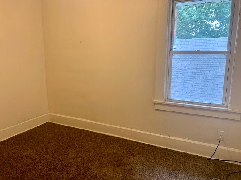 Building Photo - 1729 Edwards Ave NE