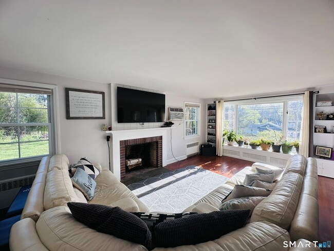 Building Photo - 37 Weed St