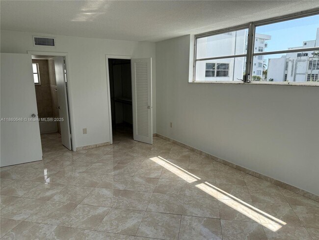 Building Photo - 1075 93rd St