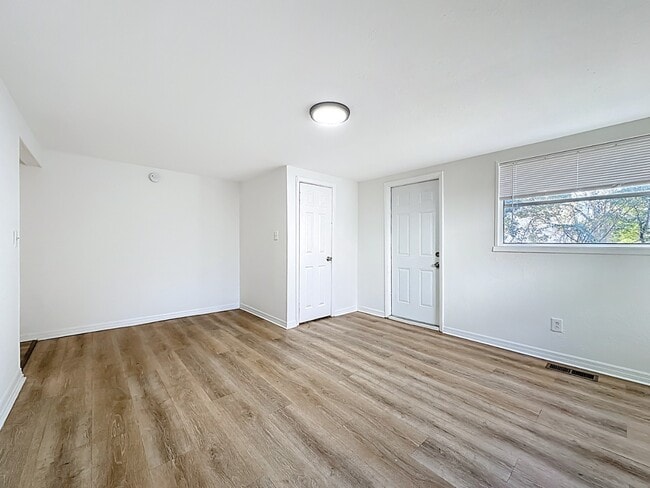 Building Photo - 5330 Quan Dr