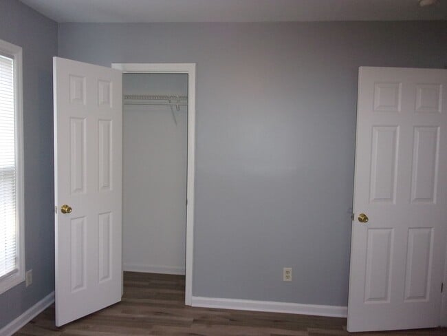 Building Photo - Recently Updated 3 Bedroom 1 Bath Home in ...