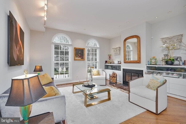 Building Photo - 3332 Dent Pl NW