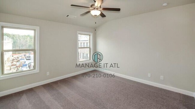 Building Photo - A beautifully designed townhome in the heart of Dunwoody