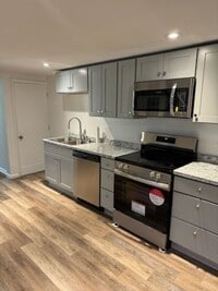 Building Photo - AVAILABLE NOW! Economical home with wood floors, Palisades Schools, laundry, gas heat