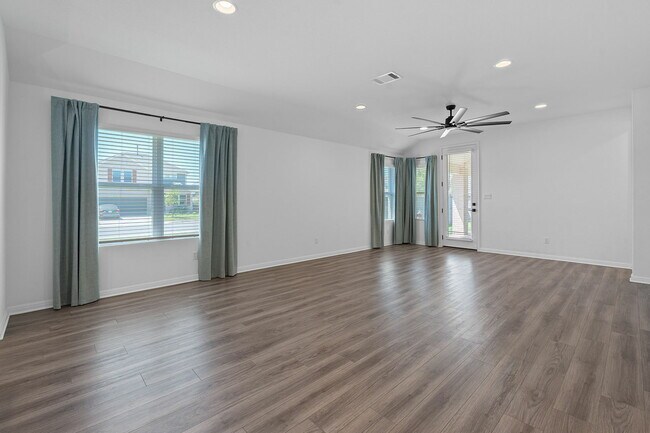 Building Photo - 132 Rocking Chair Dr