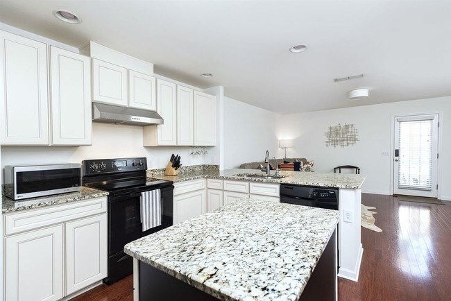 Building Photo - 2040 Hickory Brook Dr