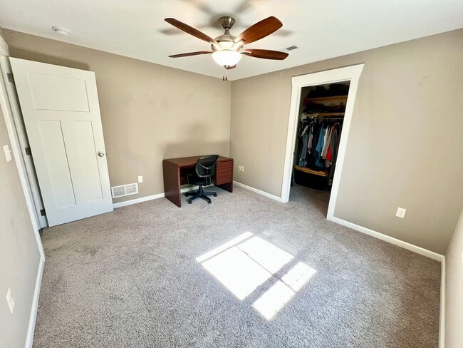 Building Photo - Spacious 4 Bedroom Home in Scenic Meadows ...