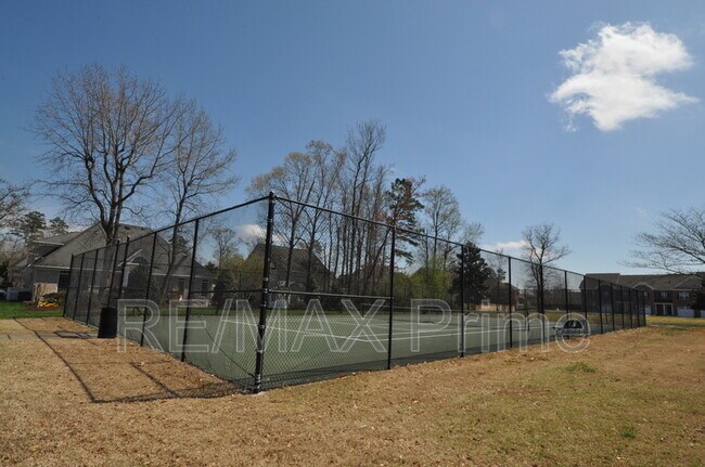 Building Photo - 1024 Long Beeches Ave