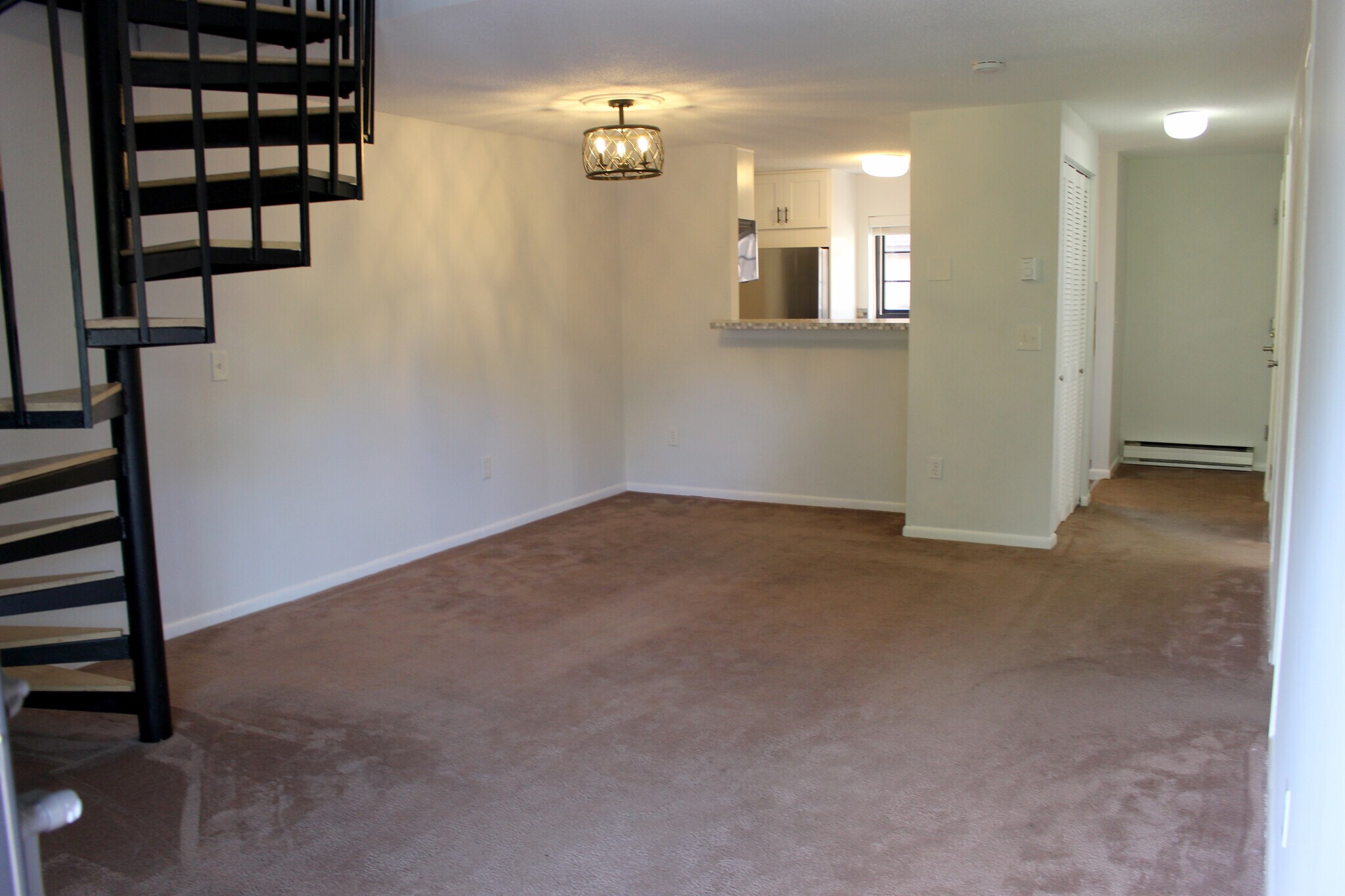 Living/Dining - 42 N Main St