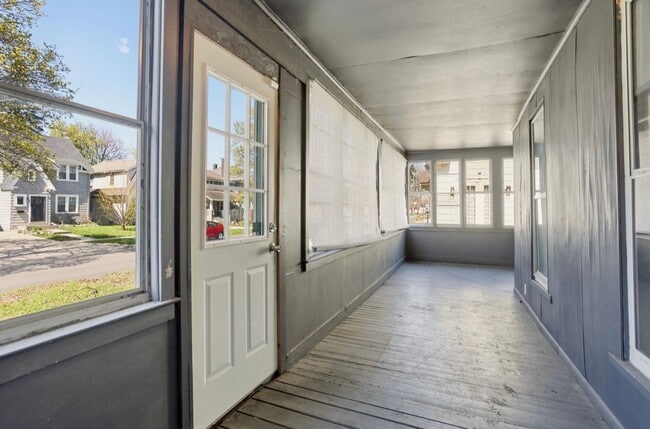Building Photo - Sunny 2BR Home on South Bond with Sunroom + Extra Storage!