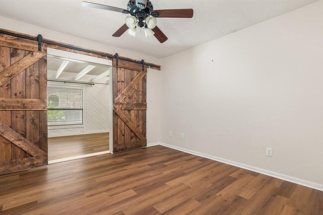 Building Photo - 3127 Lake Island Dr