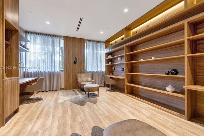 Building Photo - 1000 W Island Blvd