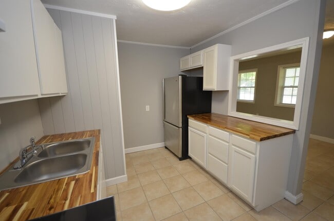 Building Photo - 1453 Clermont Ave