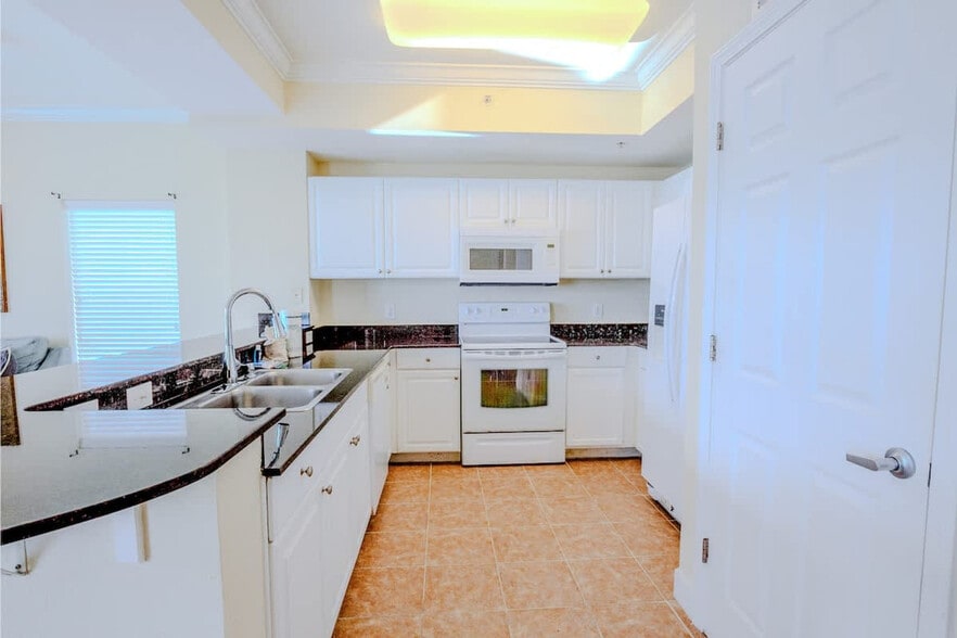 Building Photo - 16819 Front Beach Rd