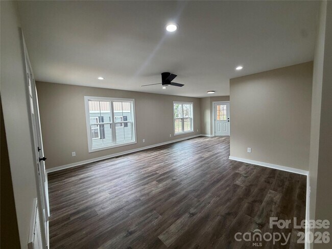 Building Photo - 620 W Bell St