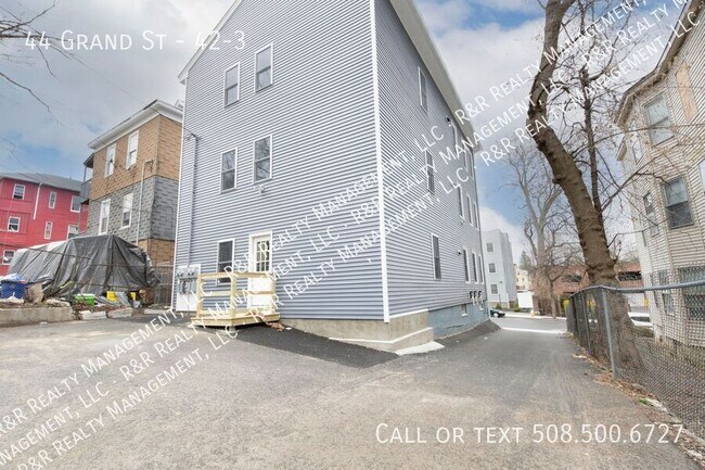 Building Photo - 44 Grand St