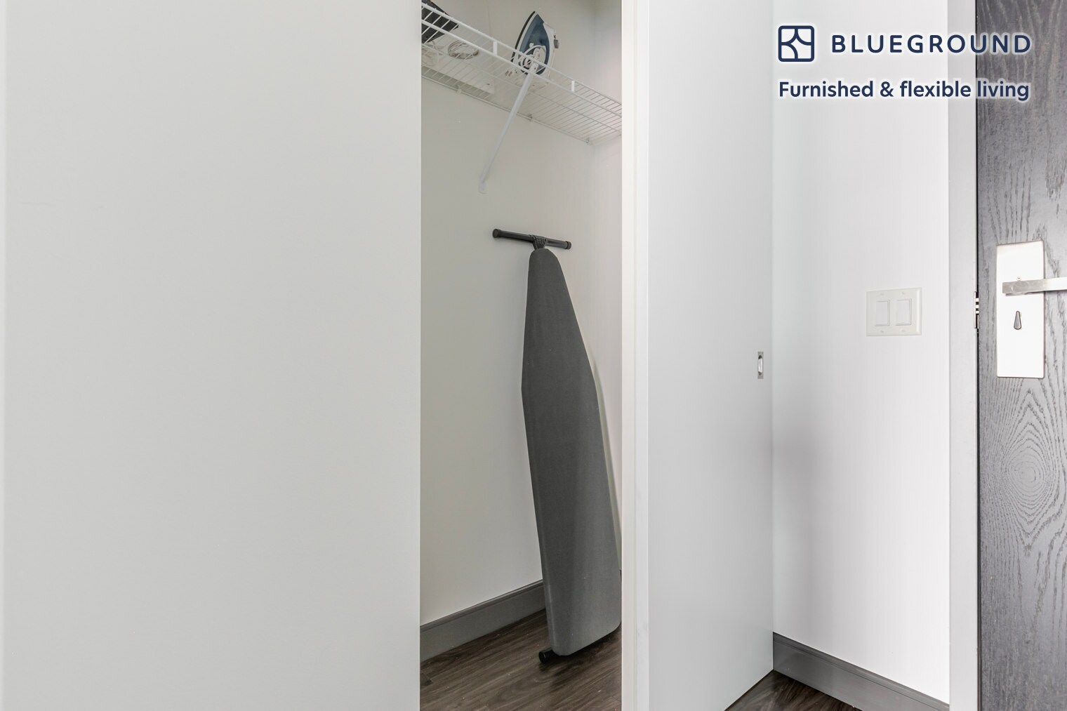 Building Photo - 215 W Lake St