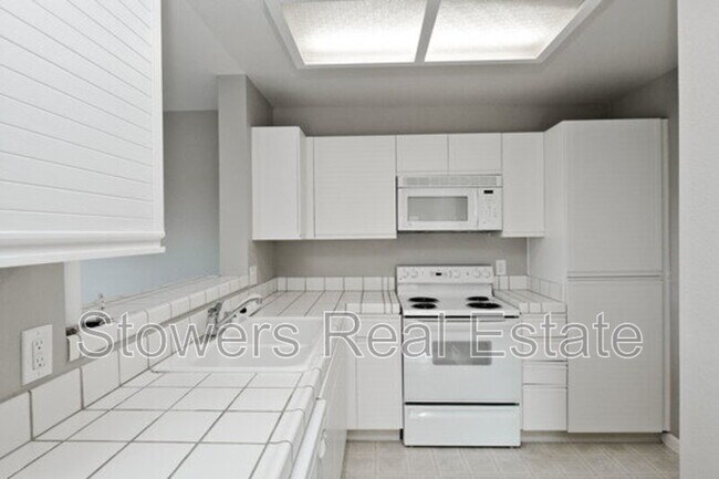 Building Photo - 7052 Dublin Meadows St
