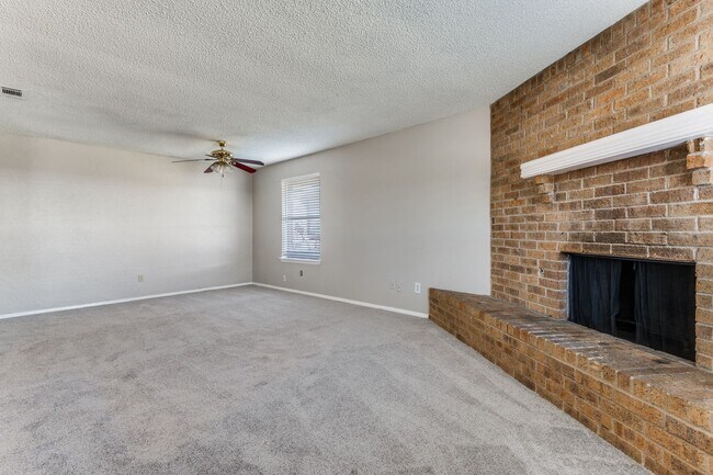 Building Photo - Charming 2-Bedroom Townhome in North Irving with Spacious 2-Car Garage