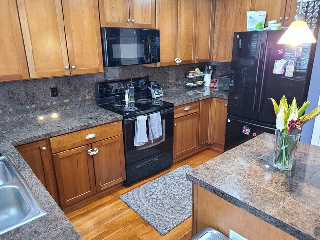 Building Photo - 3 Bedroom Central Park Townhome.