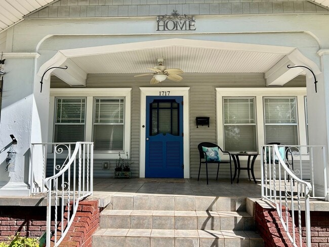 Building Photo - Absolutely stunning 1921 Craftsman style b...