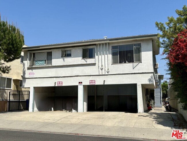 Building Photo - 1010 N Stanley Ave